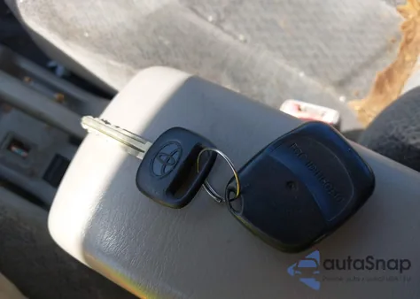 2001 Toyota Corolla Le z USA, uszkodzony, nr VIN 2T1BR12E31C498862